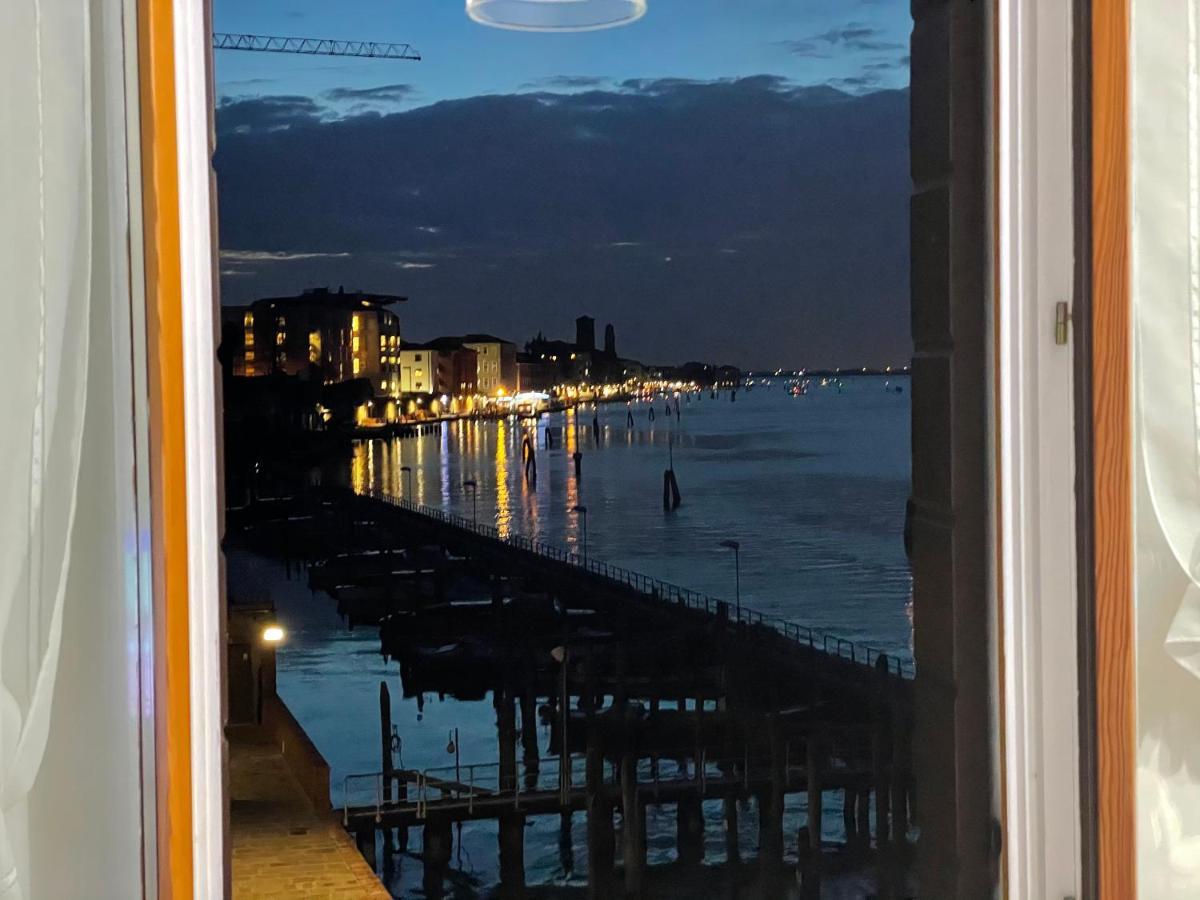 Ca' Monica Panoramic-canal View, Biennale Apartment Venedig